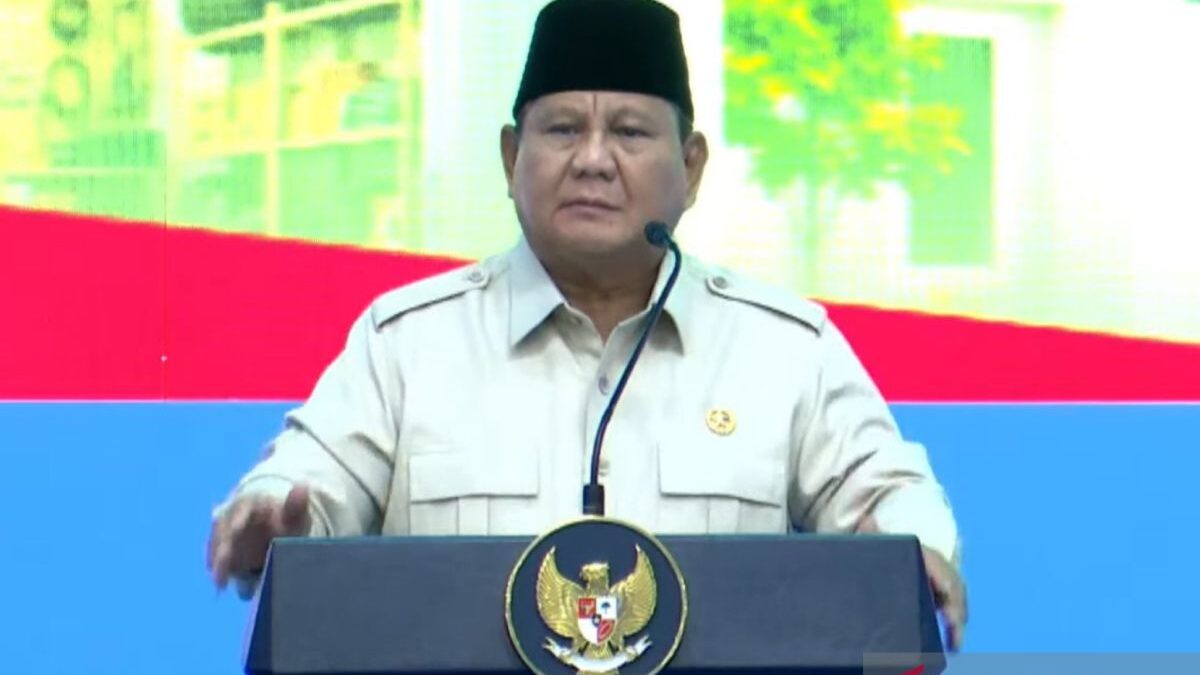Prabowo urges cleaner Indonesia to boost tourism
