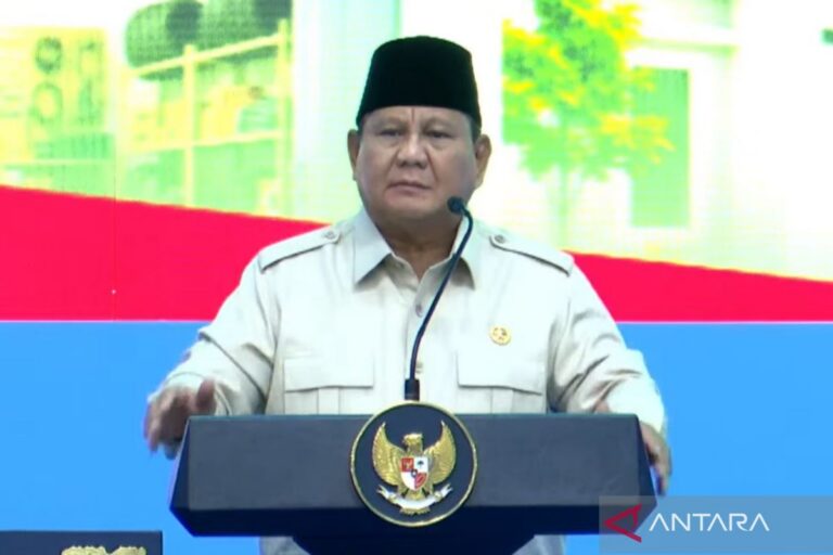 Prabowo urges cleaner Indonesia to boost tourism